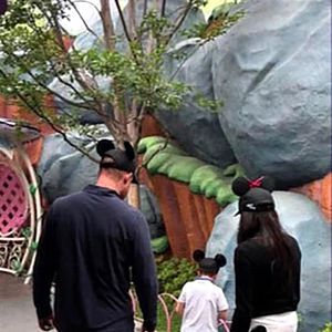 Le prince Harry révèle que Space Mountain est son attraction préférée dans les parcs d'attractions – grâce à la princesse Diana –, lors de son apparition avec son épouse Meghan Markle dans l'émission spéciale d'ABC célébrant le 70e anniversaire de Disneyland. Photo par Backgrid UK/ Bestimage