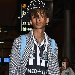 "il est super attentif, il est très enthousiaste, il est curieux des gens et des objets."
Jaden Smith arrive à Paris Gare du Nord le 18 juin 2025.
©Yehiel Chekroune / Bestimage