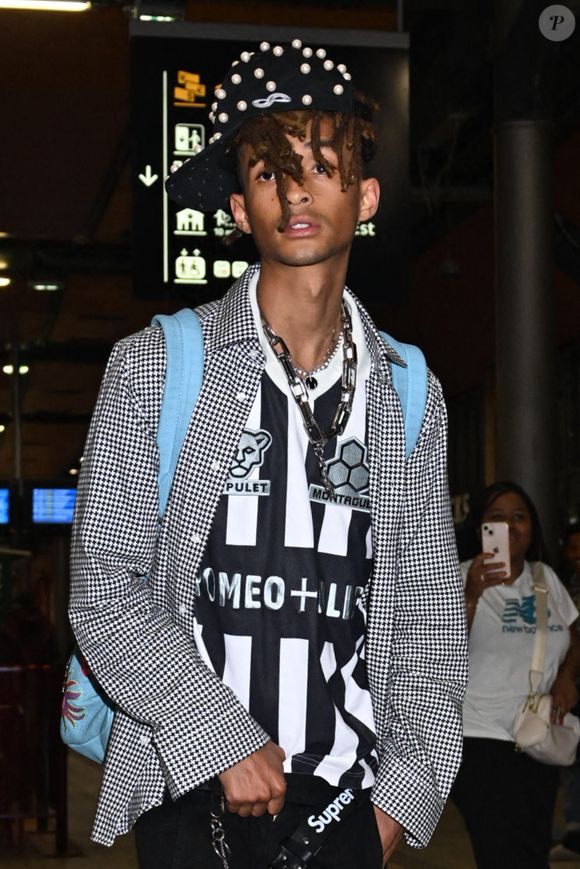 "il est super attentif, il est très enthousiaste, il est curieux des gens et des objets."

Jaden Smith arrive à Paris Gare du Nord le 18 juin 2025.
©Yehiel Chekroune / Bestimage