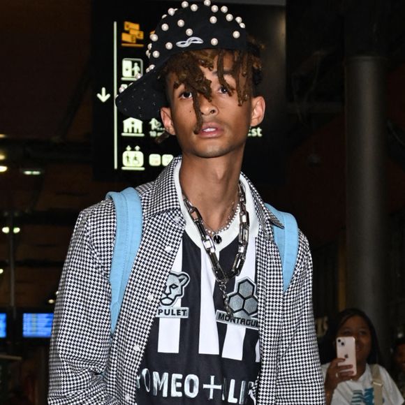 "il est super attentif, il est très enthousiaste, il est curieux des gens et des objets."

Jaden Smith arrive à Paris Gare du Nord le 18 juin 2025.
©Yehiel Chekroune / Bestimage