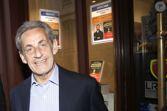 Exclusif - Louis Sarkozy en séances de dédicaces pour son livre "Napoléon Bonaparte - L'empire des livres" (Éditions Passés composés) à la librairie Lamartine à Paris. 
© Cédric Perrin/Bestimage
