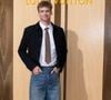 Il s'est toutefois fixé une limite très claire : "Je ne veux pas étaler toute ma vie à la télévision."

Léon Marchand - Photocall du défilé de mode Louis Vuitton Prêt à Porter Collection Homme Printemps/Été 2027 lors de la Fashion Week de Paris le 23 juin 2026. © Olivier Borde / Bestimage