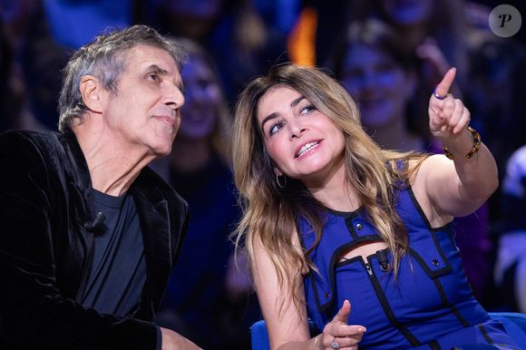 Exclusif - Julien Clerc, Julie Zenatti lors de l'enregistrement de l'émission "La Boîte à secrets", présentée par F.Bollaert et diffusée le 2 janvier 2026 sur France 3, dans les studios du Lendit à Saint-Denis, France, le 1er décembre 2025. © Cyril Moreau/Bestimage