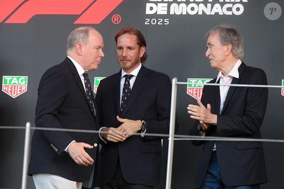 Le prince Albert II de Monaco, Andrea Casiraghi, Bernard Arnault - Podium du Grand Prix de Formule 1 (F1) de Monaco Tag Heuer le 25 mai 2025. © Lionel Urman/Bestimage
