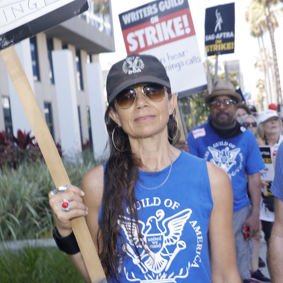 L'actrice Justine Bateman soutient les grévistes à Los Angeles le 14 septembre 2023