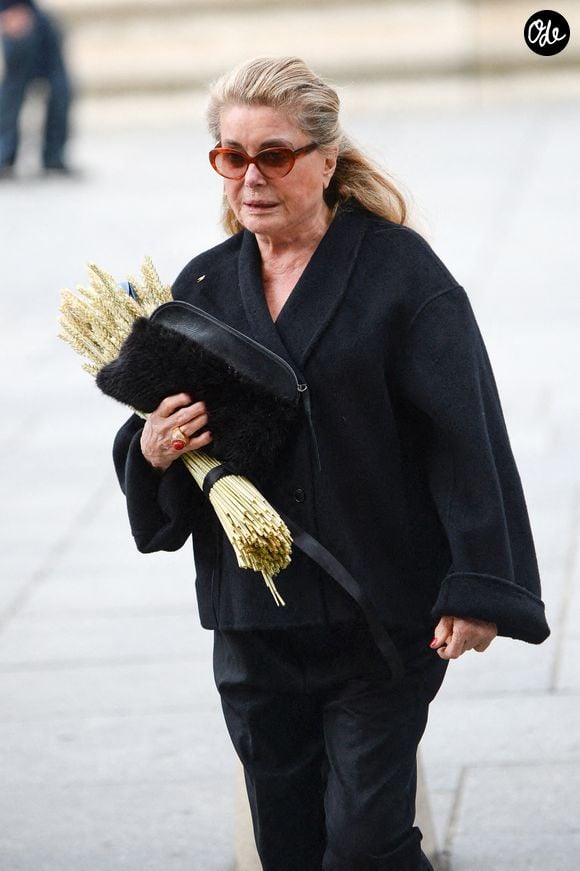 Catherine Deneuve - Arrivées aux obsèques de Jean-Paul Rappeneau en l'église Saint-Sulpice à Paris le 10 septembre 2026  ©Agence/Bestimage