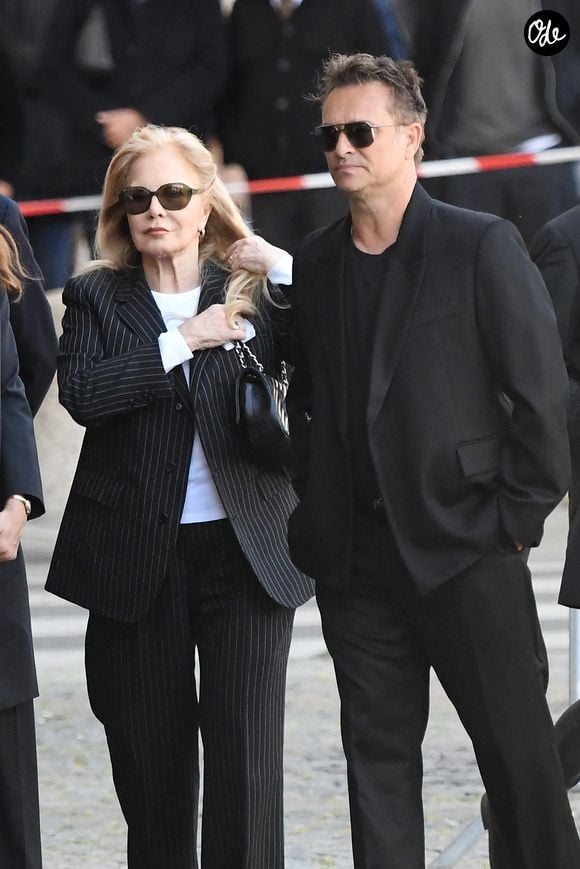 Sylvie Vartan et David Hallyday - Obsèques de Nathalie Baye en l'église Saint-Sulpice à Paris le 23 avril 2026. © Clement Prioli / Bestimage