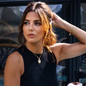 Elle y retrace les origines et l’influence mondiale de la gastronomie française à travers plusieurs régions de l’Hexagone.

L'actrice et réalisatrice Eva Longoria a été aperçue en tournage ce matin pour la série CNN "Searching for France" à La Parisienne, la célèbre boulangerie parisienne connue pour fournir les baguettes du palais présidentiel français.

© Julien Sarkissian / Bestimage