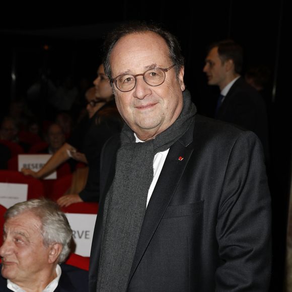 François Hollande - Avant-première du documentaire "L'Ukraine au Coeur" au cinéma le Balzac à Paris le 8 novembre 2023. De retour de la ligne de front, Bernard-Henri Lévy rapporte un documentaire intense sur le courage d’un peuple ukrainien marqué par les souffrances après presque deux années de conflit. © Marc Ausset-Lacroix/Bestimage