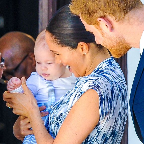 Le prince Harry et Meghan Markle présentent leur fils Archie à Desmond Tutu à Cape Town, Afrique du Sud le 25 septembre 2019.