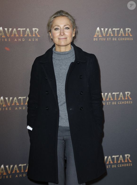 "Mes enfants passent avant tout. J'ai été élevée par ma mère et j'essaie de leur offrir la même chose. (...) Je les élève avec une seule méthode : le chantage !"

Anne-Sophie Lapix - Avant-première du film "Avatar : Fire and Ash" (Avatar : de Feu et de Cendres) à la Seine Musicale de Boulogne-Billancourt le 5 décembre 2025. © Marc Ausset-Lacroix/Bestimage