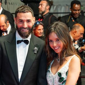 Lyna Khoudri évoque sa montée des marches avec Karim Benzema

Karim Benzema et sa compagne Lyna Khoudri à la descente des marches du film « 13 jours 13 nuits » lors du 78ème Festival International du Film de Cannes.
© Backgrid USA/ Bestimage