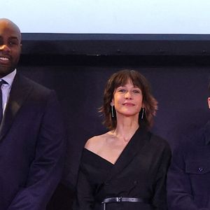 Teddy Riner,  Sophie Marceau,  Antoine Dupont - Le président Emmanuel Macron lors de la présentation du pavillon français de l'exposition universelle Osaka 2025 à la Cité de l'architecture et du patrimoine à Paris le 4 février 2025

© Teresa Suarez / Pool / Bestimage