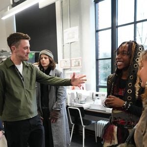 Le Prince de Galles s'entretient avec des étudiants lors d'une visite à la London Screen Academy, afin de rencontrer et de mettre en lumière la prochaine génération de cinéastes et de professionnels de la création britanniques, le mercredi 12 février 2025. Kirsty Wigglesworth/PA Wire