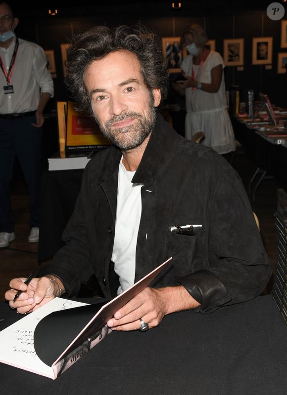 Romain Duris lors de l'inauguration de l'exposition "Feroce" de Romain Duris à l'espace Franquin lors du festival du film francophone de Angoulême le 24 août 2021.

© Coadic Guirec / Bestimage