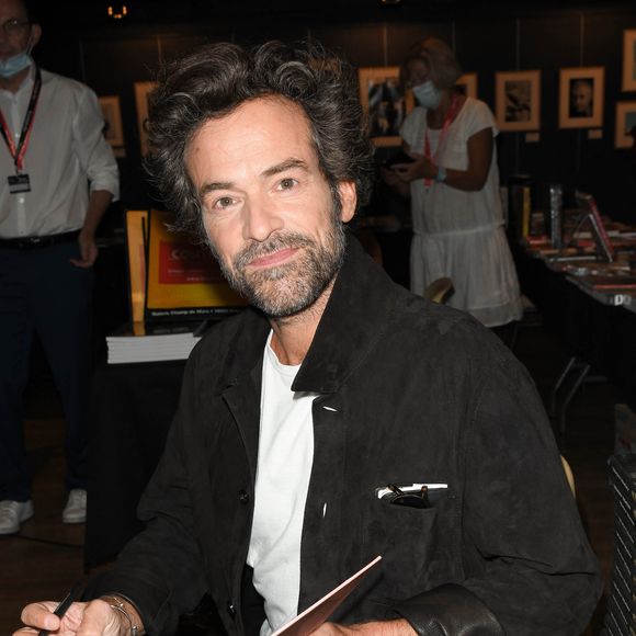 Romain Duris lors de l'inauguration de l'exposition "Feroce" de Romain Duris à l'espace Franquin lors du festival du film francophone de Angoulême le 24 août 2021.

© Coadic Guirec / Bestimage