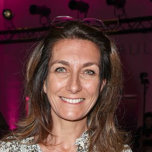 Sur ses terres natales, où elle revient principalement l'été, Anne-Claire Coudray est décrite comme une femme "très souriante" qui "ne met pas du tout en avant sa notoriété".

Anne-Claire Coudray assiste à la cérémonie de remise du Prix De La Femme D'Influence au Musée de l'Homme le 05 décembre 2023 à Paris, France. Photo Nasser Berzane/Abaca