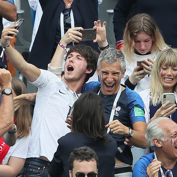 Maud Griezmann (soeur d'A. Griezmann), Isabelle Griezmann (mère d'A. Griezmann), Alain Griezmann (père d'A. Griezmann) et Erika Choperena (femme d'A. Griezmann) dans les tribunes lors du match de quart de finale de la Coupe du Monde Russia2018 "France - Uruguay (FIFA World Cup Russia2018)" au stade Nijni Novgorod. La France a gagné 2-0 et rencontrera la Belgique en demi-finale. Russie, le 6 juillet 2018.
© Cyril Moreau/Bestimage