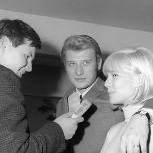 Nov 1965. Le chanteur français Johnny Hallyday et son épouse Sylvie Vartan sont à Londres où ils doivent se produire au Royal Variety Performance London Palladium. Le couple est la première star française à se produire lors d'une représentation de la Royal Variety depuis Maurice Chevalier. Photo by The Times/News Syndication/ABACAPRESS.COM