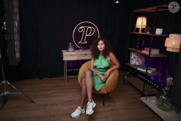 Vaimalama Chaves pose pour En Privé avec, à l'occasion de la promotion de son livre O Vai (éd. First)