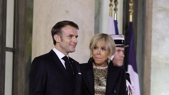 Des images inédites de Brigitte Macron enlacée avec son mari Emmanuel, le couple comme on l’a rarement vu