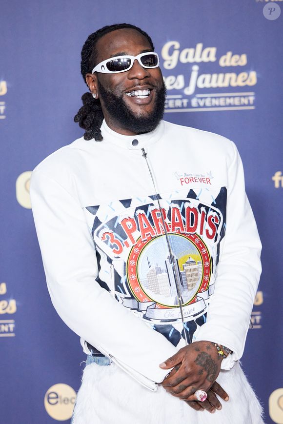 Exclusif - Burna Boy au photocall du "Gala des pièces jaunes, le concert événement" à Paris La Défense Arena  à Nanterre le 23 janvier 2025. Le gala des Pièces Jaunes 2025 sera diffusé le 28 janvier, sur France 2 et sur la plateforme France.Tv.

© Jacovides / Moreau / Bestimage