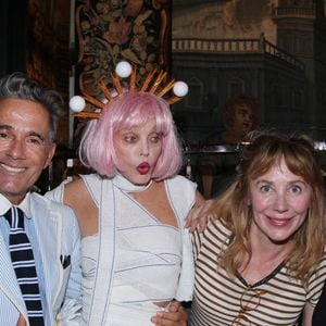 Exclusif - Vincent Darré, Arielle Dombasle, Julie Depardieu, Marie Beltrami - Défilé Marie Beltrami au Serpent à Plumes à Paris, le 22 septembre 2026. 

© Philippe Baldini/Bestimage
