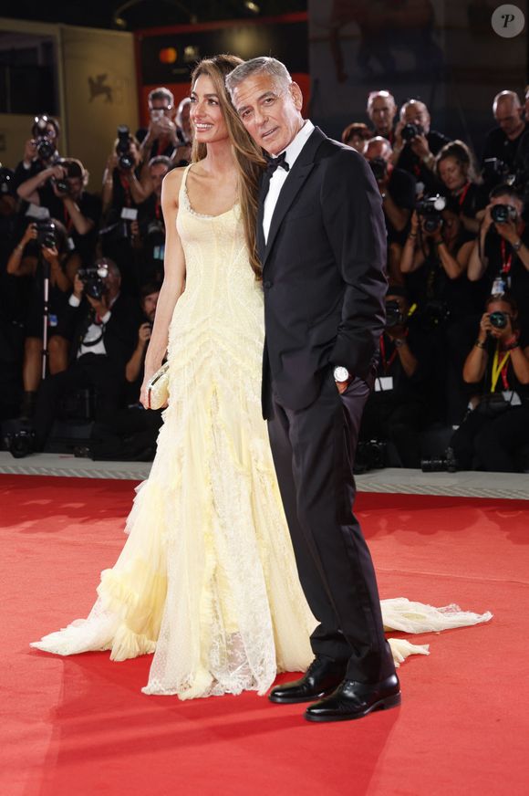 George Clooney et sa femme Amal Alamuddin Clooney à la projection de "Wolfs" lors du 81ème festival international du film de Venise, la Mostra. @Action Press / Bestimage