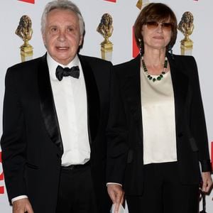 "Il a toujours eu un nombre de maisons absolument incroyable. Il a même une maison je crois à Megève dans laquelle il est jamais allé, qu'il avait entièrement décorée.", avait révélé Pascal Praud.

Michel Sardou et sa femme Anne-Marie Périer - La 26e nuit des Molières aux Folies Bergère à Paris, le 2 juin 2014. @COADIC GUIREC / BESTIMAGE
