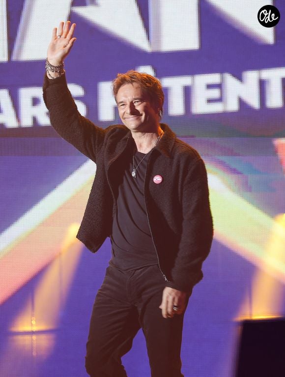 David Hallyday lors du concert du gala de Noël de l'association Tout le monde contre le cancer fête ses 20 ans diffusé le 24 décembre sur M6 à l'Adidas Aren Porte de la Chapelle à Paris, France, le 4 décembre 2025.

© Coadic Guirec/Bestimage