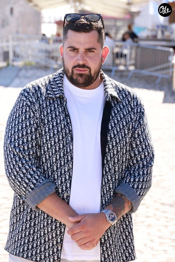 Artus (Victor-Artus Solaro) au photocall de la série "Darknet-sur-Mer" lors de la 24ème édition du Festival de la Fiction TV de La Rochelle, France, le 17 septembre 2022. © Christophe Aubert/Bestimage
