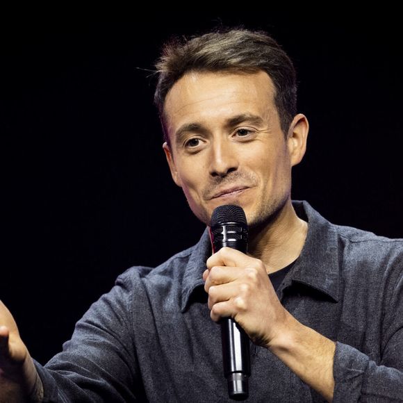 L'animateur se prépare activement pour son tout premier marathon sur route à Annecy.

Hugo Clement - Journaliste - Deuxième édition du Grand Débat des Valeurs au Palais des Sports de Paris le 13 avril 2023.
JB Autissier / Panoramic / Bestimage