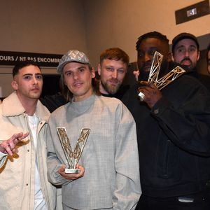 Il a bien changé.  

Exclusif - Le rappeur Orelsan (Chanson originale avec "La Quête", Concert avec "Civilisation Tour" et Création audiovisuelle pour "La Quête" réalisé par Victor Haegelin) et son équipe en backstage de la 38ème cérémonie des Victoires de la musique à la Seine musicale de Boulogne-Billancourt, France. © Moreau-Veren/Bestimage