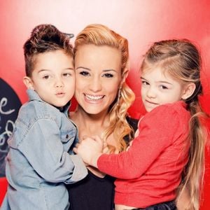 Malgré les erreurs et les absences passées, l'ancienne Miss prouve que son rôle de maman reste la plus belle couronne à porter.