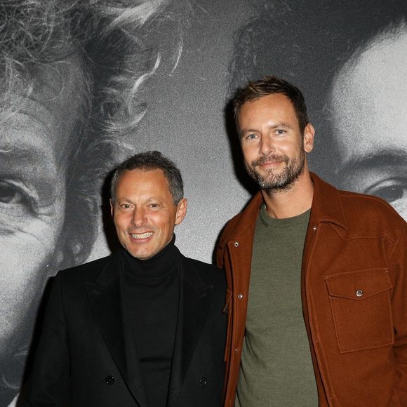 Exclusif - No Web - Marc-Olivier Fogiel et son mari François Roelants - People à la générale de l'opéra-rock "Starmania" à la Seine Musicale de Boulogne-Billancourtle 8 novembre 2022.  Johnny Rockfort et ses Etoiles noires, la serveuse automate, Stella Spotlight, Zéro Janvier, un Ziggy emprunté à D. Bowie… Quarante-trois ans après leur apparition sur la scène du Palais des congrès de Paris, le 10 avril 1979, et plus de deux décennies après les dernières représentations, revoici les personnages chantants imaginés par M.Berger et L. Plamondon pour Starmania. Reportée de deux saisons en raison de la pandémie de Covid-19, une nouvelle version s’installe jusqu’au 29 janvier 2023 à La Seine musicale, à Boulogne-Billancourt (Hauts-de-Seine), avant de faire la tournée des Zénith en région. © Dominique Jacovides-Coadic Guirec/Bestimage
