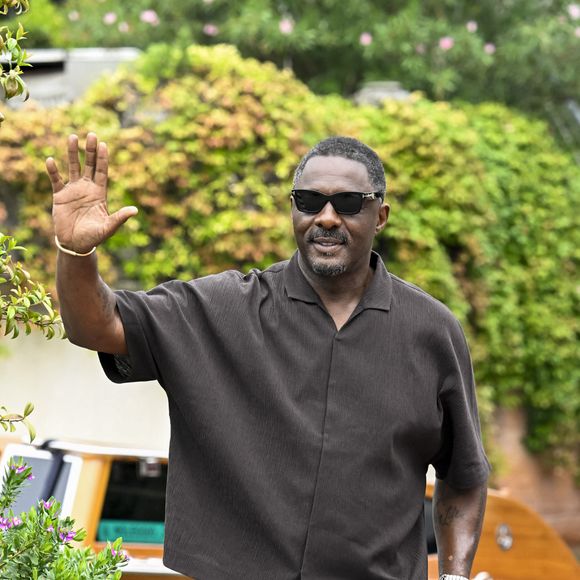 Idris Elba sur le ponton de l'hôtel Excelsior lors de la 82ème édition du festival international du film de Venise (La Mostra), Italie, le 2 septembre 2025. © Max Montingelli/SGP/Bestimage