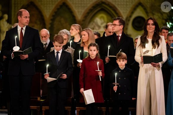 Le prince William de Galles, Kate Catherine Middleton, princesse de Galles et leurs enfants, le prince George, la princesse Charlotte et le prince Louis lors du traditionnel concert de Noël "Together At Christmas" en l'abbaye de Westminster à Londres. Photo par PA Photo/ Bestimage