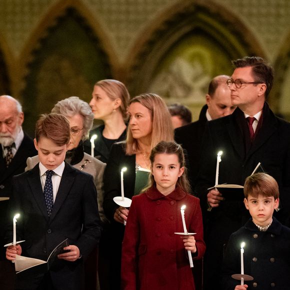 Le prince William de Galles, Kate Catherine Middleton, princesse de Galles et leurs enfants, le prince George, la princesse Charlotte et le prince Louis lors du traditionnel concert de Noël "Together At Christmas" en l'abbaye de Westminster à Londres. Photo par PA Photo/ Bestimage