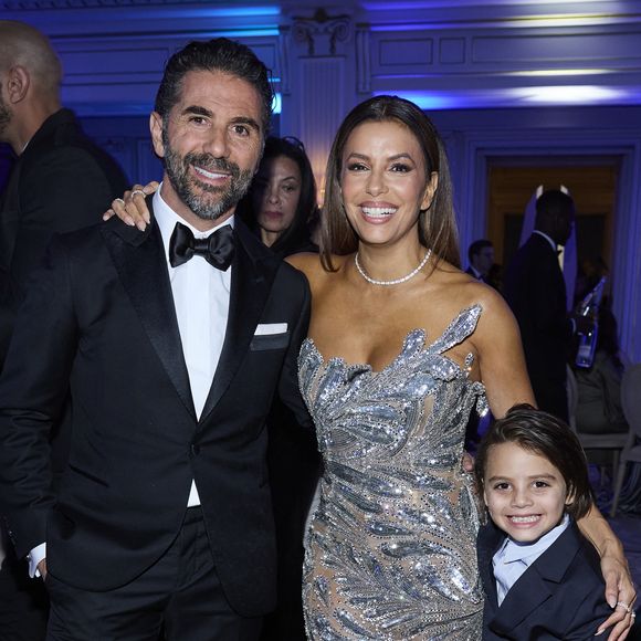 Eva Longoria était entourée de son mari José Antonio Bastón et de leur fils Santiago

Eva Longoria, son mari José Antonio Bastón et leur fils Santiago Enrique Baston - 12ème édition de la soirée Global Gift Gala à l'hôtel Four Seasons George V à Paris le 5 octobre 2024. © Cyril Moreau / Bestimage