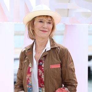 La comédienne a profité de cette occasion pour évoquer ses racines méridionales.

Marie-Anne Chazel lors du photocall de 'Broceliande' sur la plage du Majestic lors de la 7eme saison de 'CanneSeries' à Cannes le 7 Avril 2024

Denis Guignebourg/BestImage