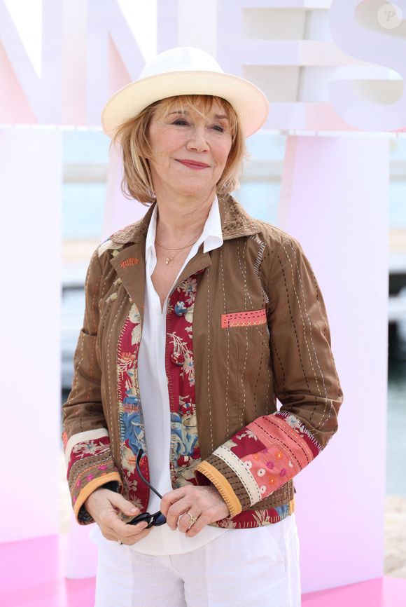La comédienne a profité de cette occasion pour évoquer ses racines méridionales.

Marie-Anne Chazel lors du photocall de 'Broceliande' sur la plage du Majestic lors de la 7eme saison de 'CanneSeries' à Cannes le 7 Avril 2024

Denis Guignebourg/BestImage