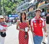 La veille, Alexandra Leclerc avait choisi une robe rouge à pois au charme rétro, un modèle qui rappelait les silhouettes glamour des années 1950.

Alexandra Leclerc et Arthur Leclerc ont été aperçus à leur arrivée au paddock lors du Grand Prix de Monaco 2026 de Formule 1 Louis Vuitton. Elle portait une robe longue rouge vif à bretelles avec des pois blancs surdimensionnés, coiffée de mules blanches et d'une pochette blanche en crochet.   Backgrid UK/ Bestimage