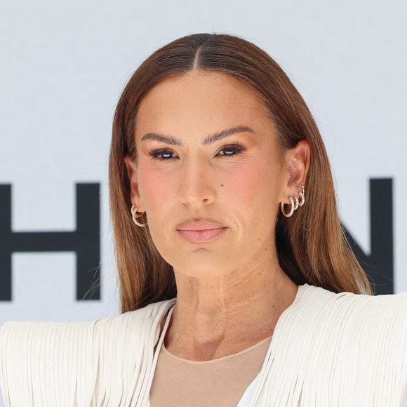 Vitaa au photocall du défilé Stéphane Rolland Collection Haute Couture Automne/Hiver 2025-2026 lors de la Fashion Week de Paris (PFW) au théâtre des Champs-Élysées, à Paris, France, le 8 juillet 2025. Sebastien Fremont/Bestimage