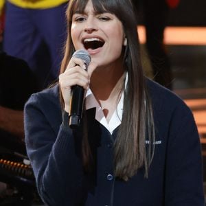 Clara Luciani - Les célébrités se mobilisent pour la 38ème édition du Téléthon dans les studios de France 2 à Paris © Coadic Guirec / Bestimage