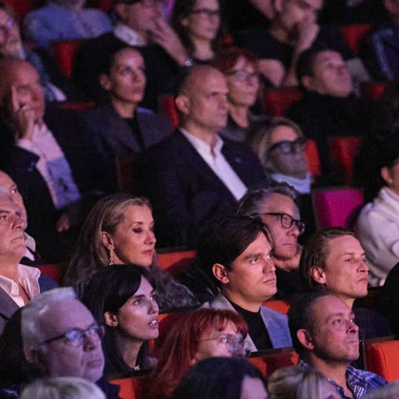 Exclusif - Alain-Fabien Delon et Laura Bensadoun lors de la soirée hommage Ciné-concert symphonique "Alain Delon, le dernier Samouraï" au palais des congrès à Paris le 8 novembre 2024 le jour de son anniversaire. Pour cette soirée, le chef d'orchestre Vahan Mardirossian a dirigé l'orchestre symphonique de Douai.

© Moreau / Jacovides / Bestimage