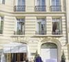 aux abords de son hôtel fétiche, le Royal Monceau

Céline Dion quitte le Royal Monceau entourée d’une foule de fans et s’offre un joli moment avec eux en dansant sur l’un de ses titres les plus emblématiques, "Pour que tu m’aimes encore", à Paris, France, le 1er septembre 2026. © Léa Vieillot/Bestimage
