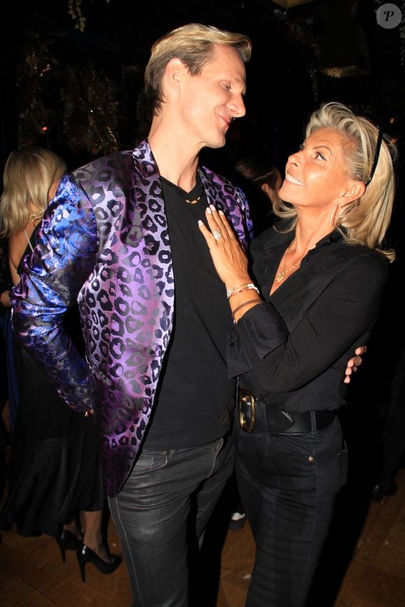 "Tout est absolument faux", a-t-il déclaré
Exclusif - François-Xavier Renou, Caroline Margeridon - Caroline Margeridon fête son 56ème anniversaire au restaurant "Manko" à Paris le 29 septembre 2022. © Philippe Baldini/Bestimage