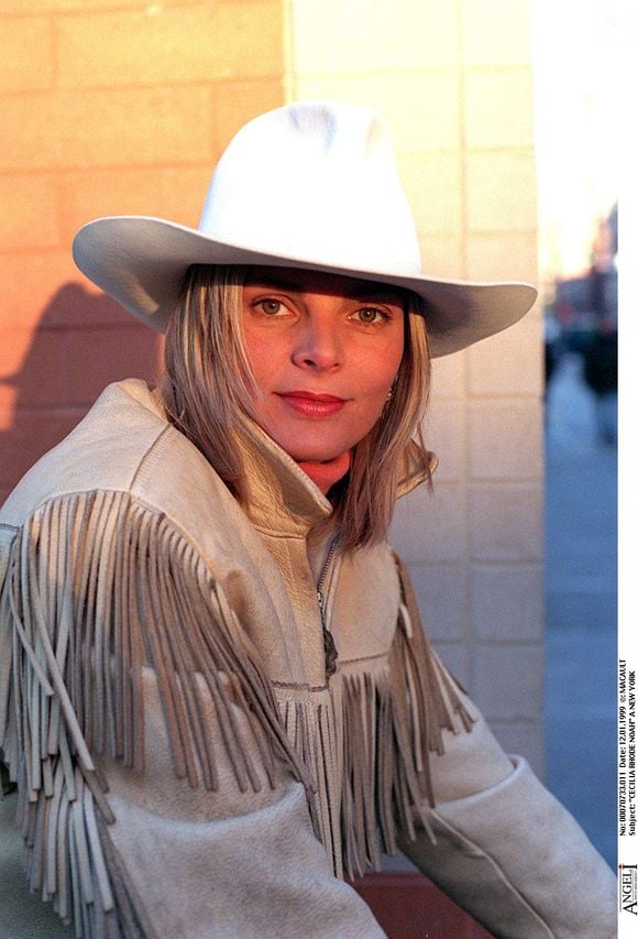 Ancienne top model de l'Agence Elite

Cecilia Rodhe Noah à New York, portant un chapeau de cowboy — portrait.

JEAN LOUIS MACAULT / BESTIMAGE
