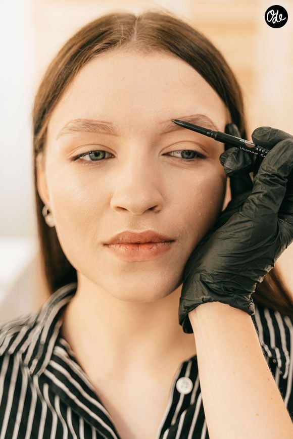 Toutefois, pour mettre en valeur ses traits bien au-delà des tendances, il est indispensable d'adapter la ligne à la morphologie du visage.