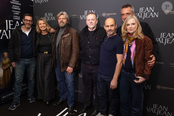 Alexandra Lamy, Éric Besnard, Grégory Gadebois, Bernard Campan, Isabelle Carré à la première du film "Jean Valjean" au cinéma Publicis à Paris le 17 novembre 2025.

© Julien Sarkissian / Bestimage
